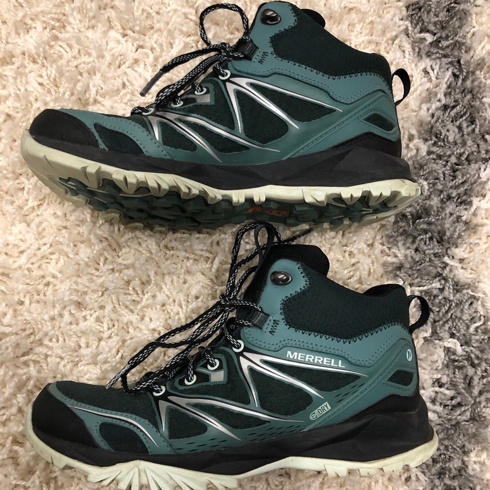 Like New Merrell Women’s 7.5 Waterproof Boots